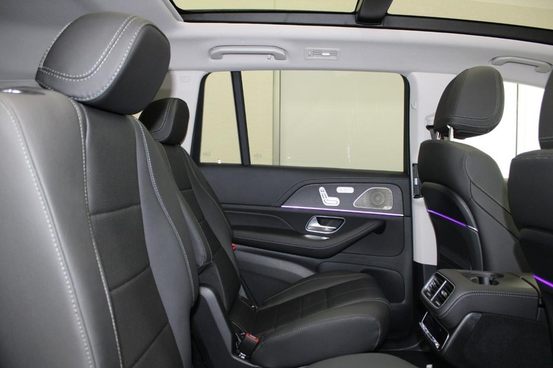 Mercedes-Benz GLS Vehicle Image 5