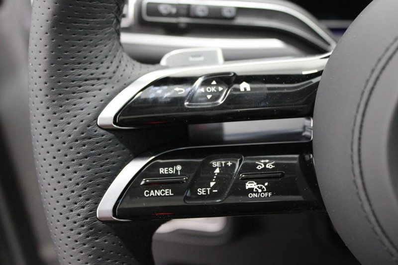 Mercedes-Benz GLS Vehicle Image 11