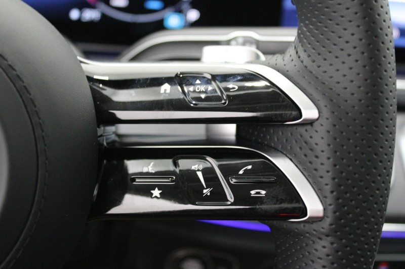 Mercedes-Benz GLS Vehicle Image 12