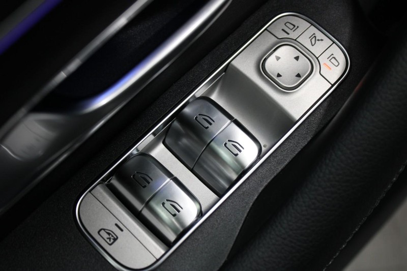 Mercedes-Benz GLS Vehicle Image 15
