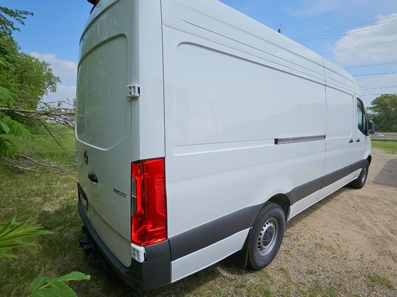 Mercedes-Benz Sprinter Van Vehicle Image 3