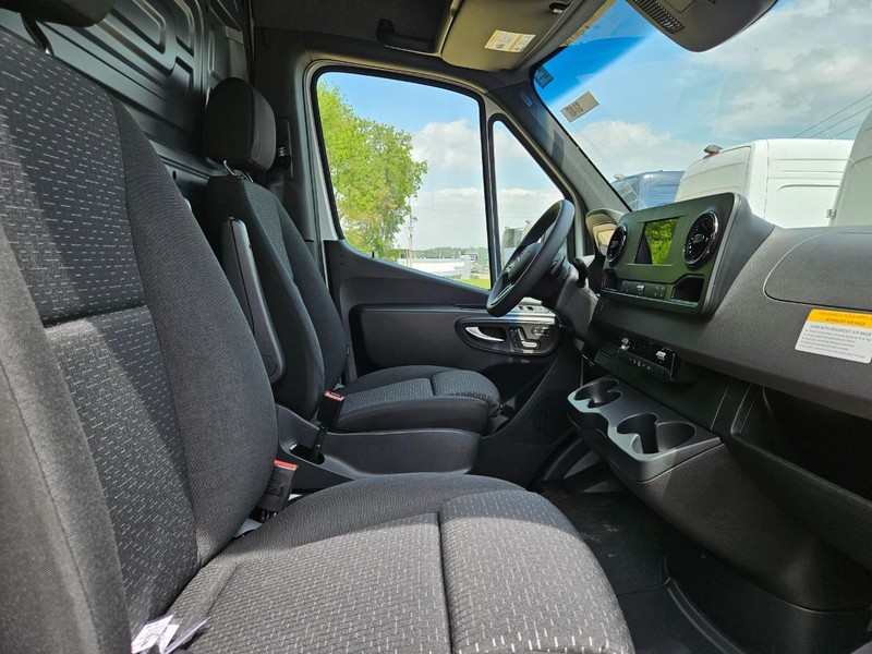 Mercedes-Benz Sprinter Van Vehicle Image 6