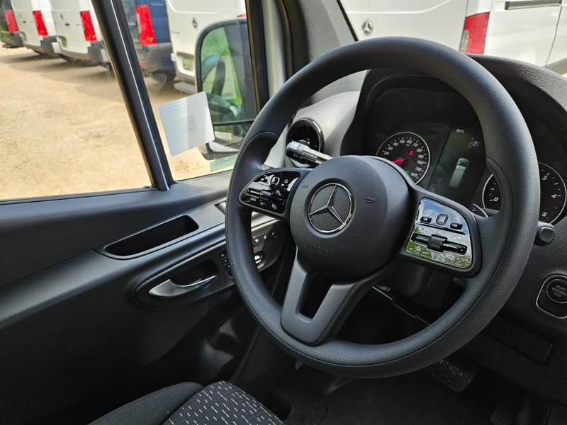Mercedes-Benz Sprinter Van Vehicle Image 9