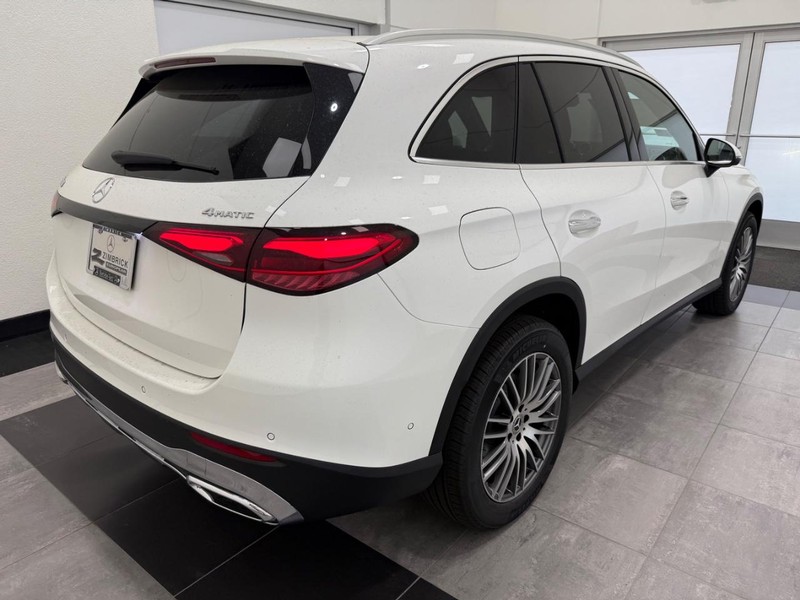 Mercedes-Benz GLC Vehicle Image 2