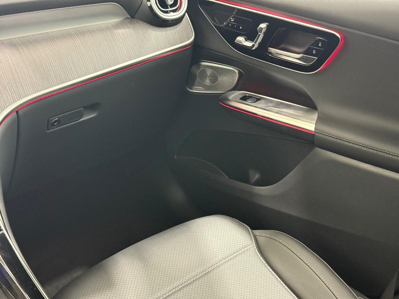 Mercedes-Benz GLC Vehicle Image 9