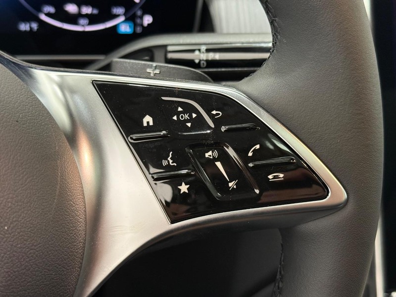 Mercedes-Benz GLC Vehicle Image 12