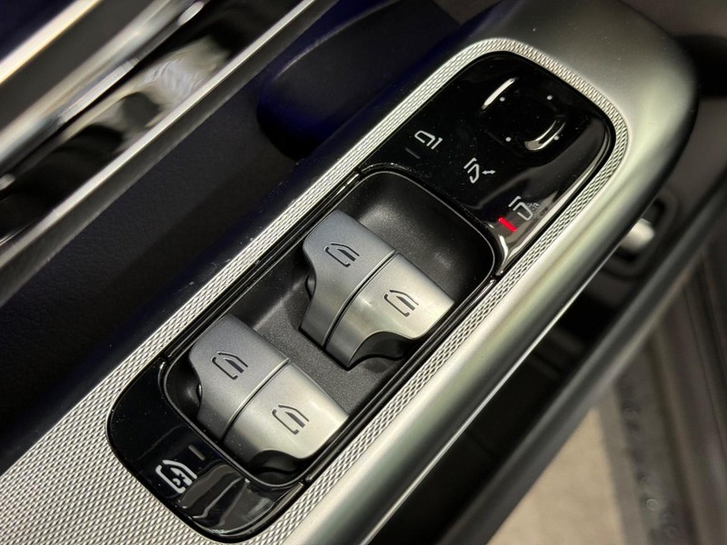 Mercedes-Benz GLC Vehicle Image 14