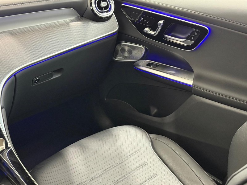 Mercedes-Benz GLC Vehicle Image 9