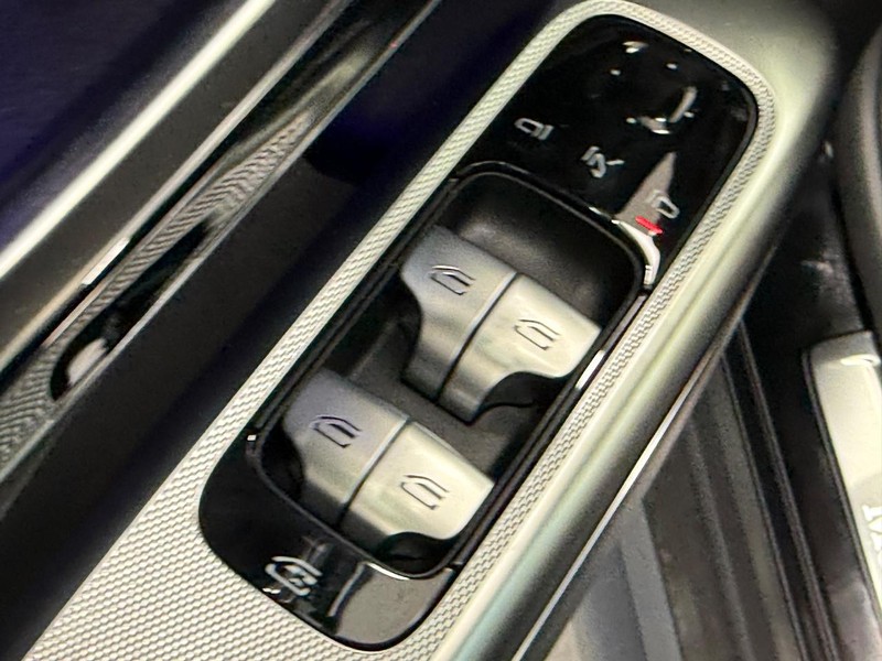 Mercedes-Benz GLC Vehicle Image 15
