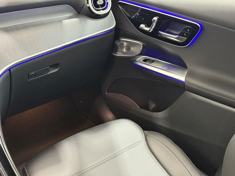Mercedes-Benz GLC Vehicle Image 8