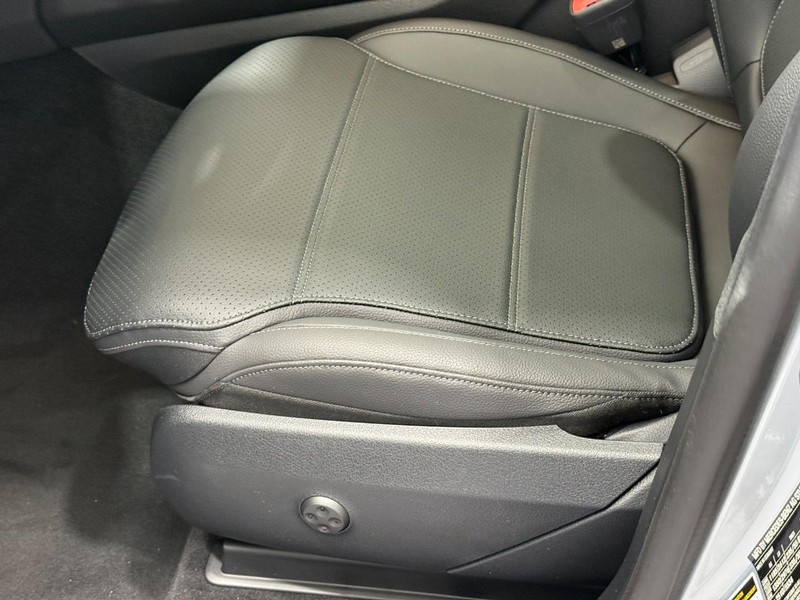 Mercedes-Benz GLC Vehicle Image 14