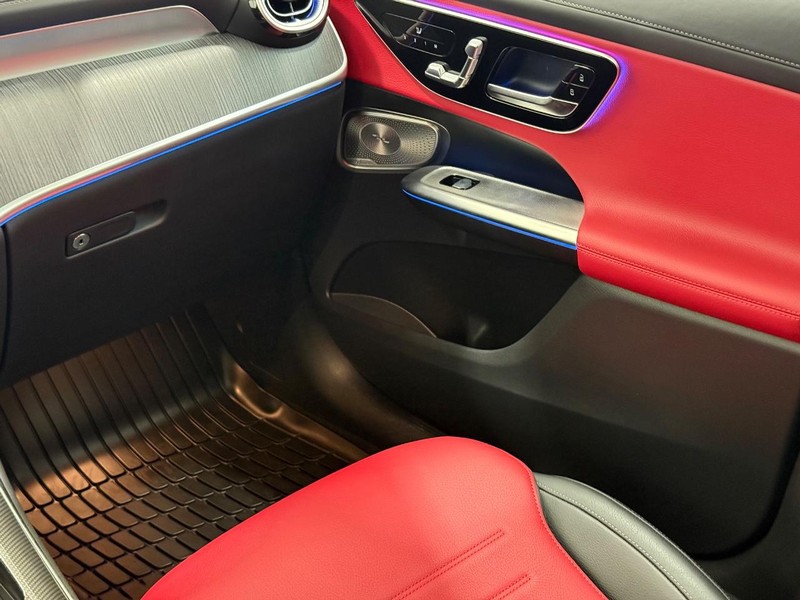 Mercedes-Benz GLC Vehicle Image 8