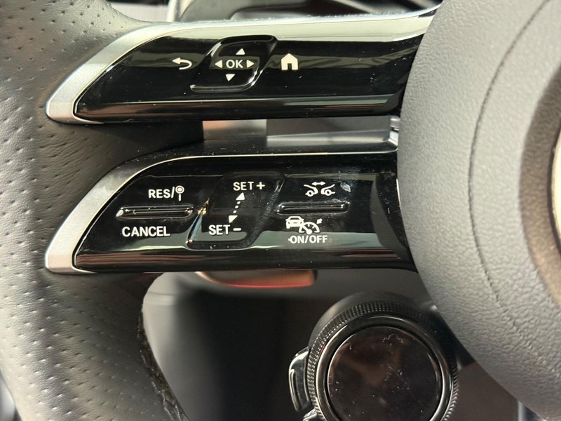 Mercedes-Benz GLC Vehicle Image 10