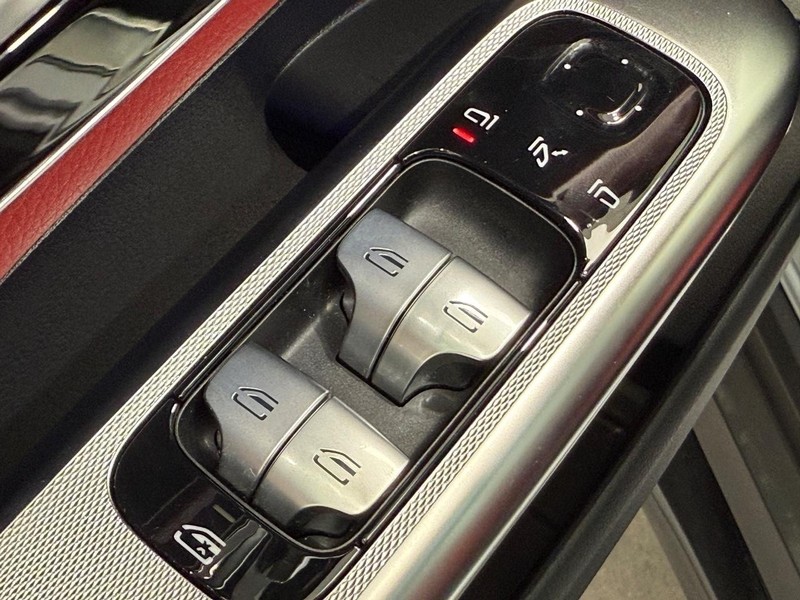 Mercedes-Benz GLC Vehicle Image 14