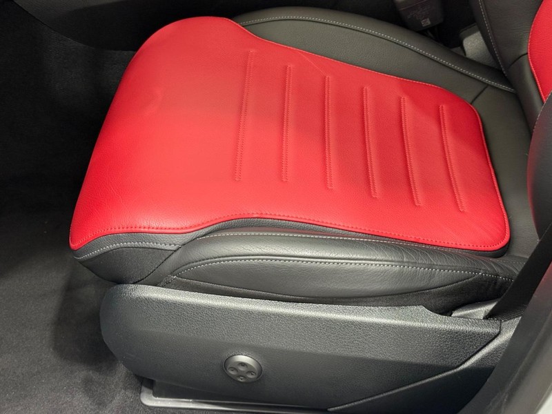 Mercedes-Benz GLC Vehicle Image 15