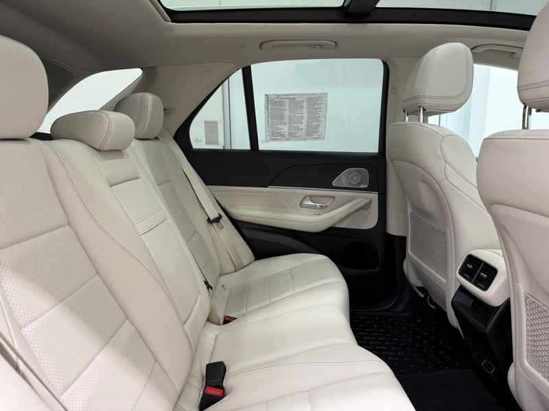 Mercedes-Benz GLE Vehicle Image 4