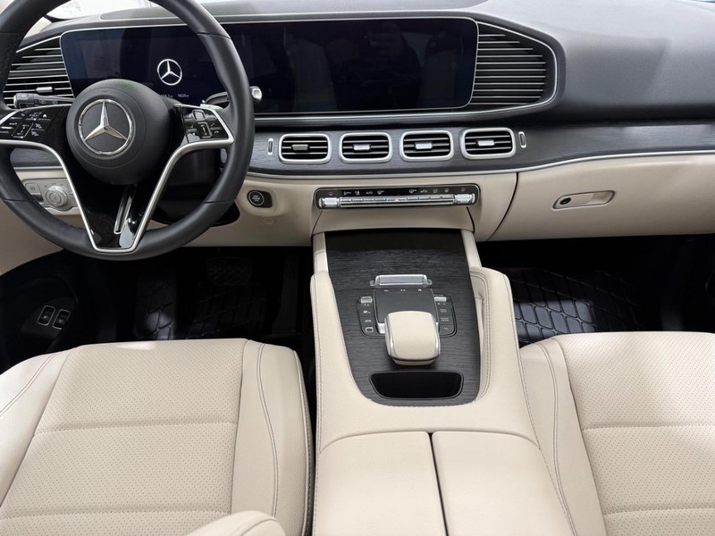 Mercedes-Benz GLE Vehicle Image 5