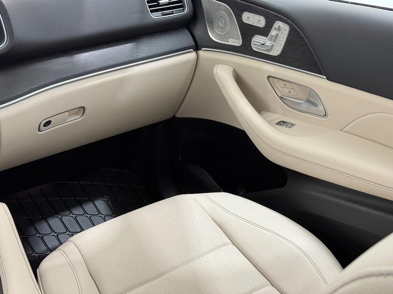 Mercedes-Benz GLE Vehicle Image 8