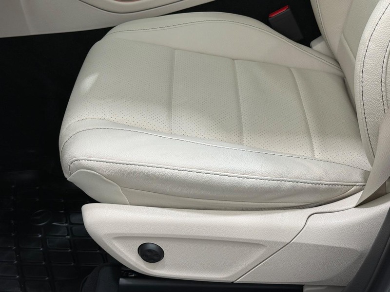 Mercedes-Benz GLE Vehicle Image 17