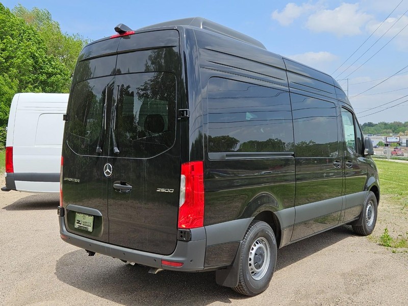 Mercedes-Benz Sprinter Passenger Van Vehicle Image 3
