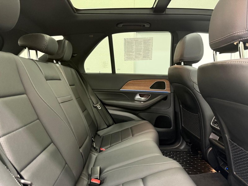 Mercedes-Benz GLE Vehicle Image 4