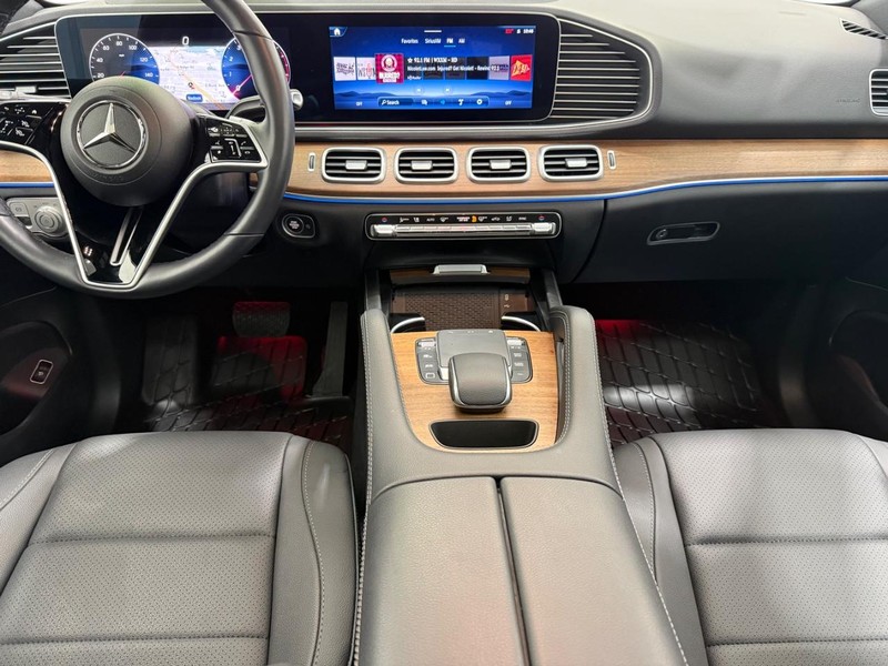 Mercedes-Benz GLE Vehicle Image 5