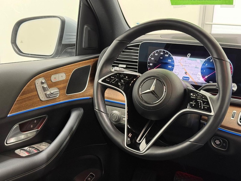 Mercedes-Benz GLE Vehicle Image 7