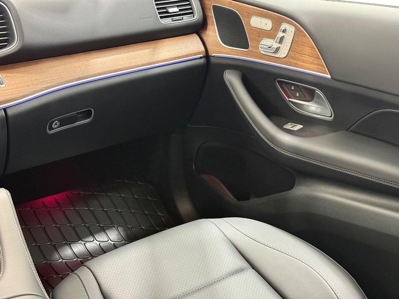 Mercedes-Benz GLE Vehicle Image 8