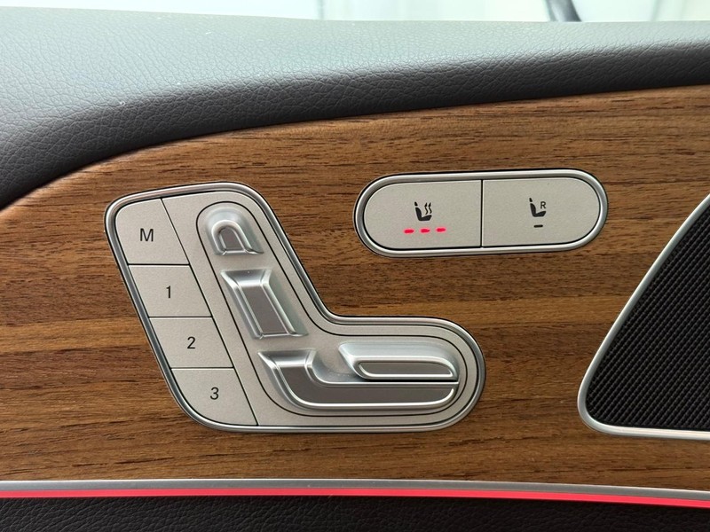 Mercedes-Benz GLE Vehicle Image 9