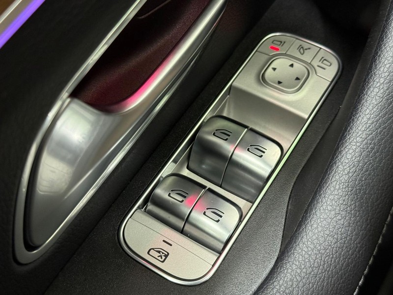 Mercedes-Benz GLE Vehicle Image 16