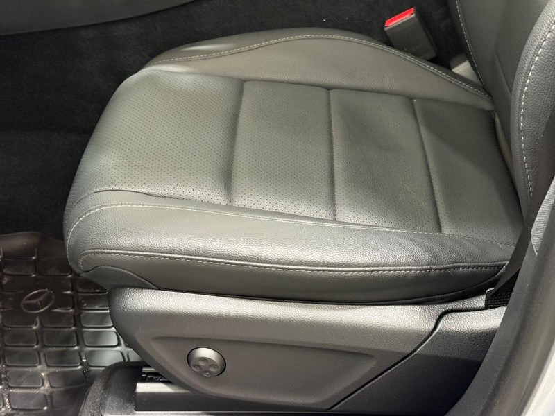 Mercedes-Benz GLE Vehicle Image 17