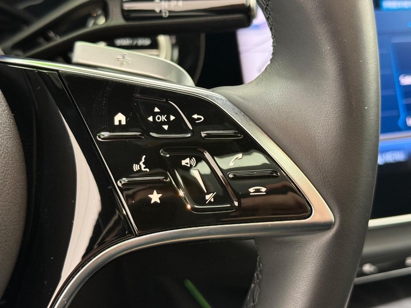 Mercedes-Benz E-Class Vehicle Image 11