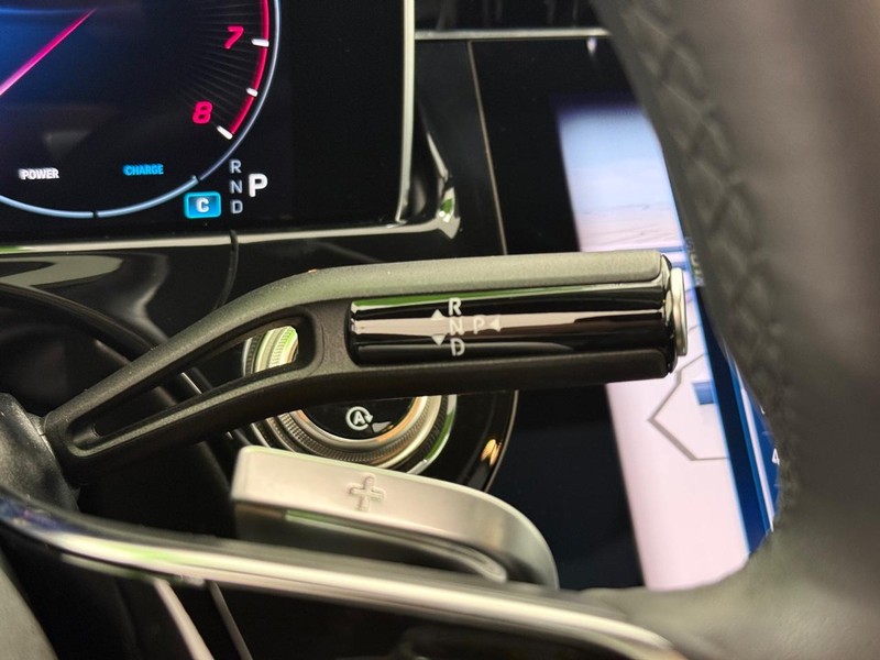 Mercedes-Benz E-Class Vehicle Image 12