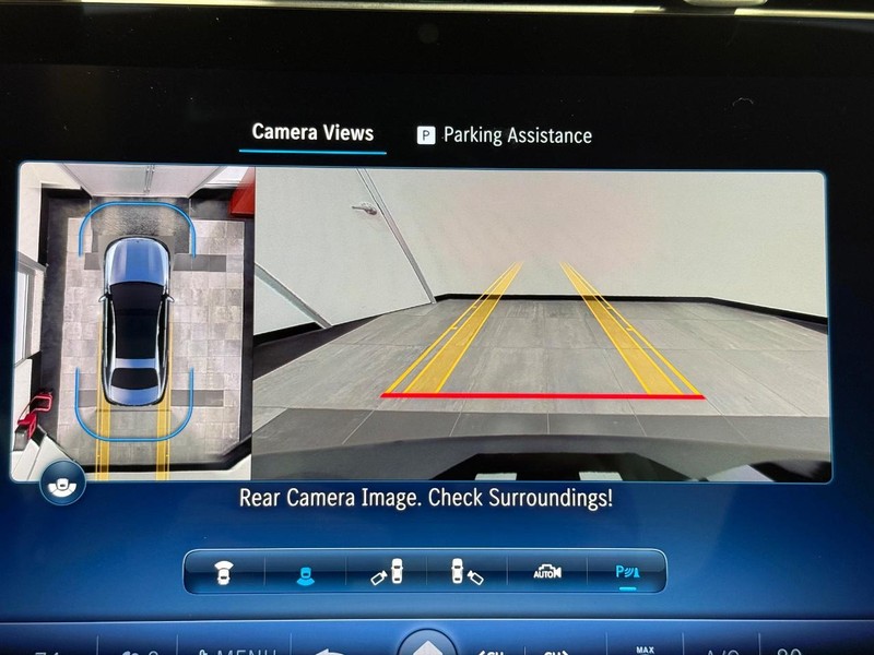 Mercedes-Benz E-Class Vehicle Image 14