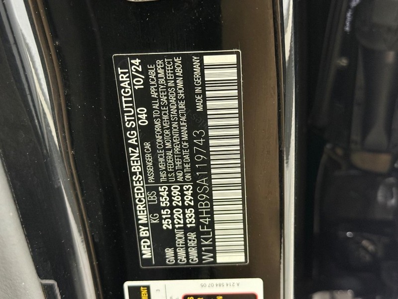 Mercedes-Benz E-Class Vehicle Image 19