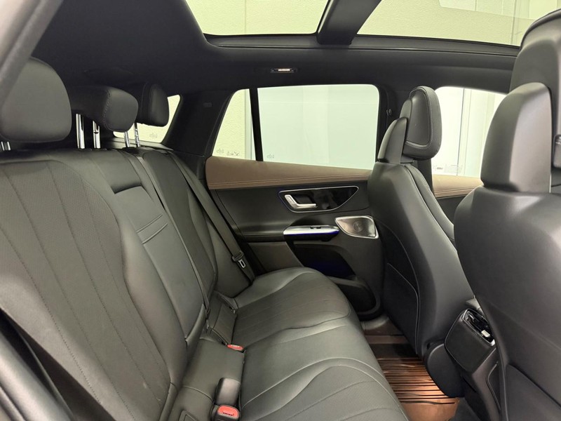 Mercedes-Benz EQE Vehicle Image 8