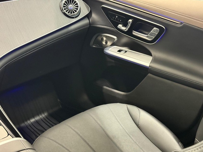 Mercedes-Benz EQE Vehicle Image 12