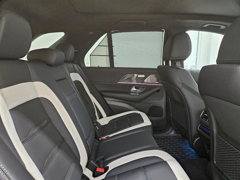 Mercedes-Benz GLE Vehicle Image 5