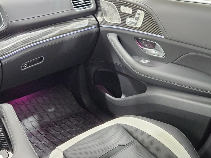 Mercedes-Benz GLE Vehicle Image 9