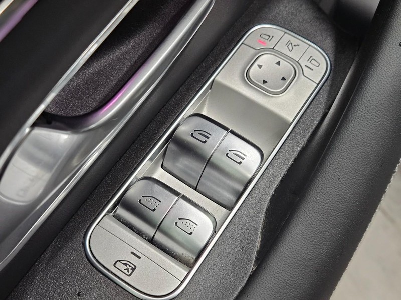 Mercedes-Benz GLE Vehicle Image 16