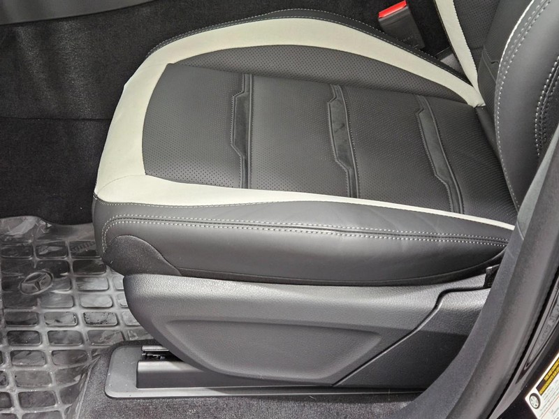 Mercedes-Benz GLE Vehicle Image 17
