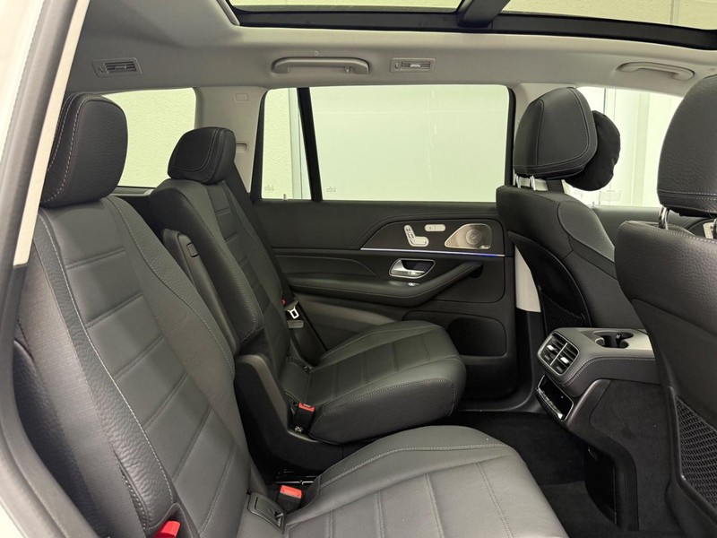 Mercedes-Benz GLS Vehicle Image 5