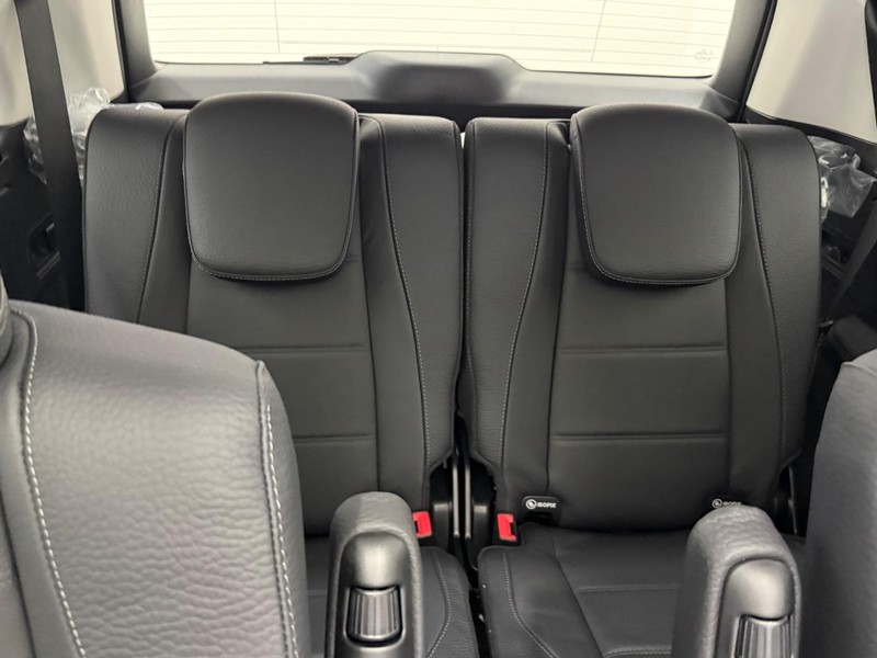 Mercedes-Benz GLS Vehicle Image 6