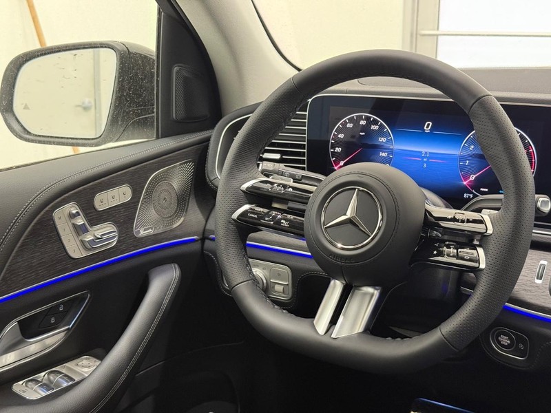 Mercedes-Benz GLS Vehicle Image 9