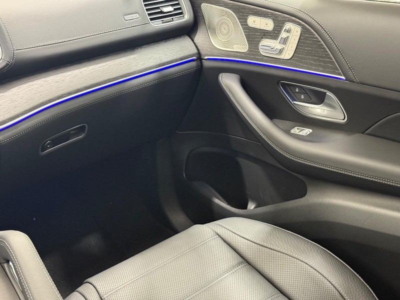 Mercedes-Benz GLS Vehicle Image 10
