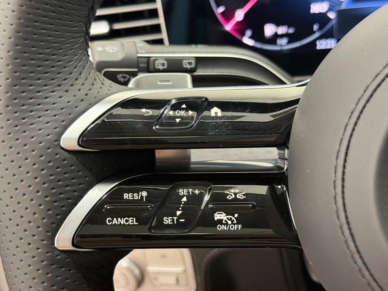 Mercedes-Benz GLS Vehicle Image 12