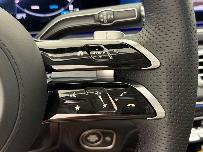 Mercedes-Benz GLS Vehicle Image 13