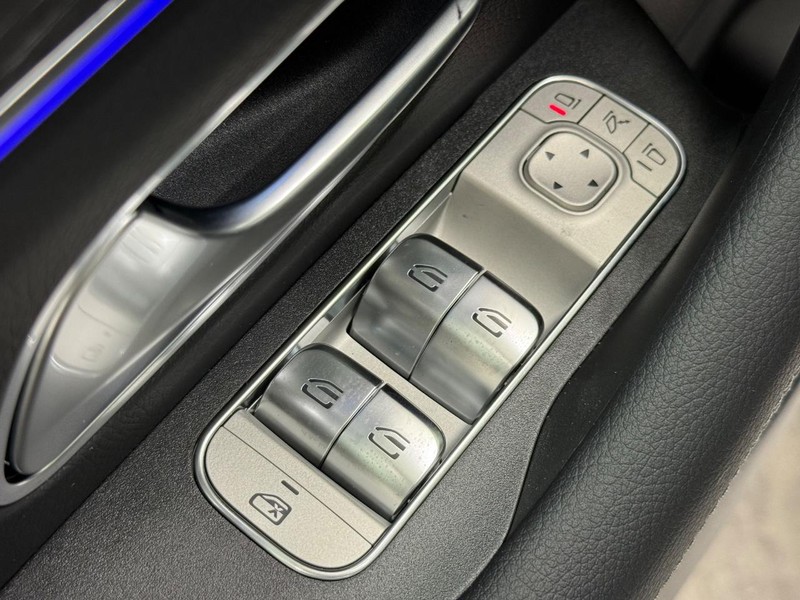 Mercedes-Benz GLS Vehicle Image 16