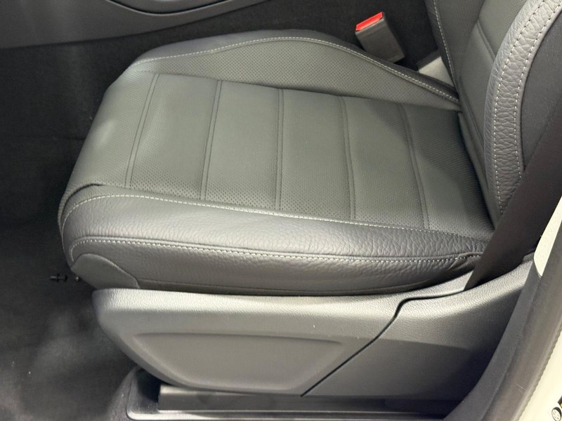 Mercedes-Benz GLS Vehicle Image 17