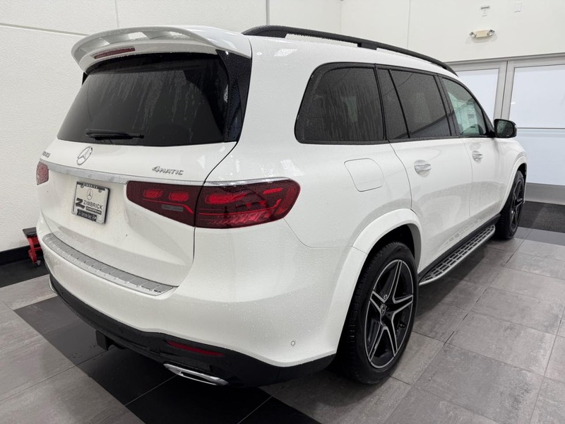 Mercedes-Benz GLS Vehicle Image 2